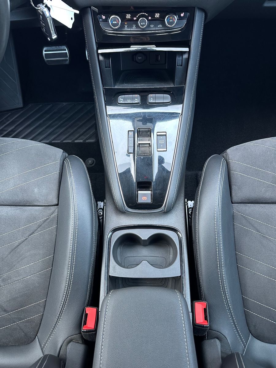 Fahrzeugabbildung Opel Grandland 1.5 D Automatik Elegance NAV+LED+AHK