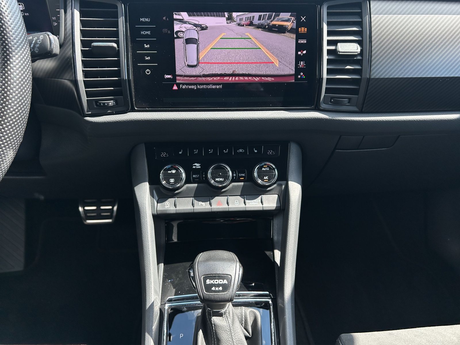 Fahrzeugabbildung SKODA Kodiaq TDI Sportline DSG 4x4 Matrix AHK Navi VC