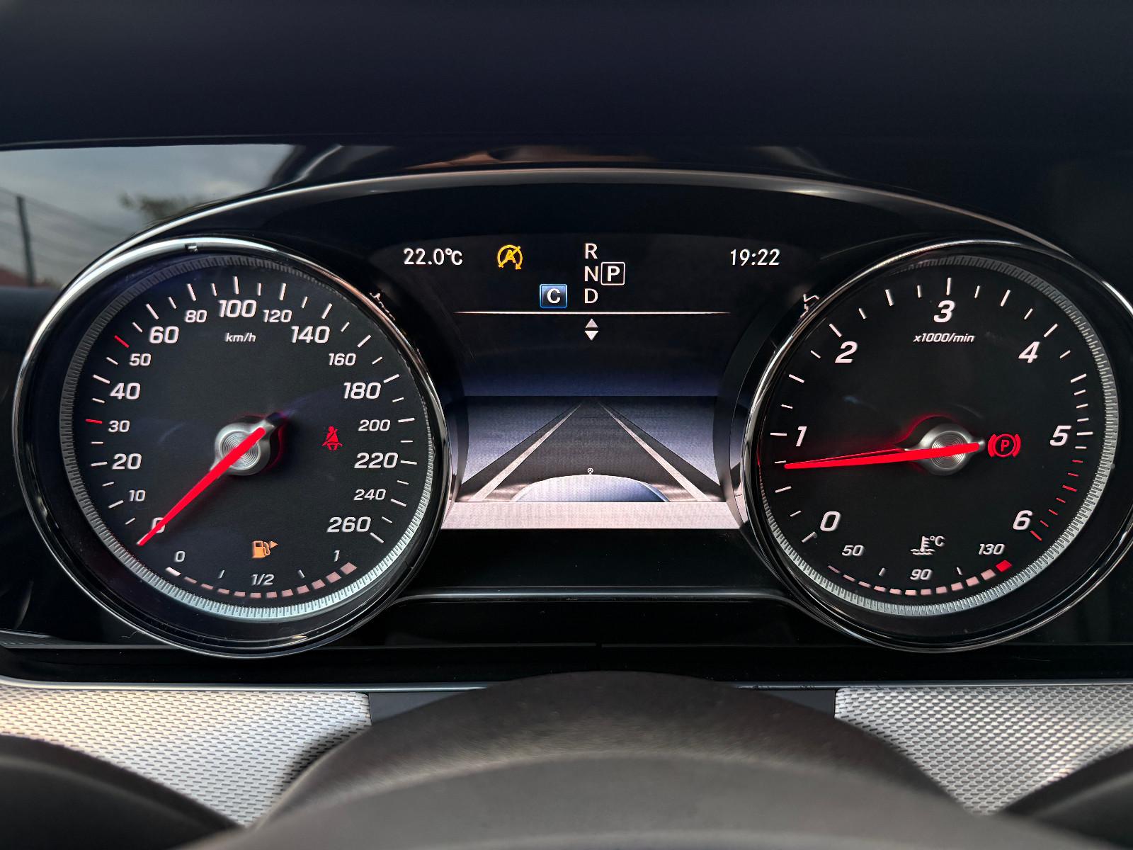 Mercedes-Benz E 220d AMG 9G SHD MULTIB NAVI TOTW CAM TEMP
