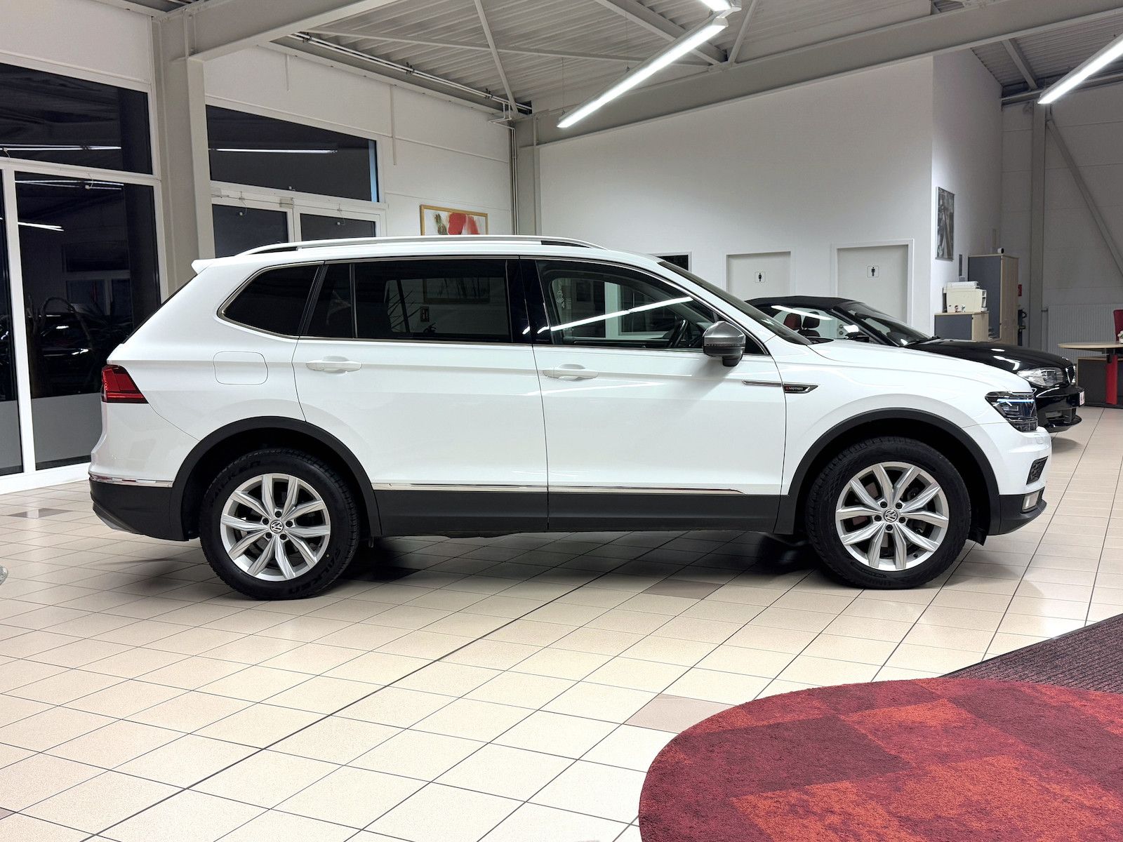 Fahrzeugabbildung Volkswagen Tiguan Allspace 4M /7-Sitze/ACC/Spur/VZE/Ahk