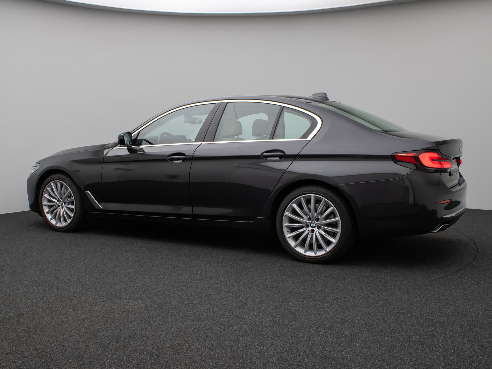 Fahrzeugabbildung BMW 540i Luxury Line Kamera Glasdach Laser HUD H/K