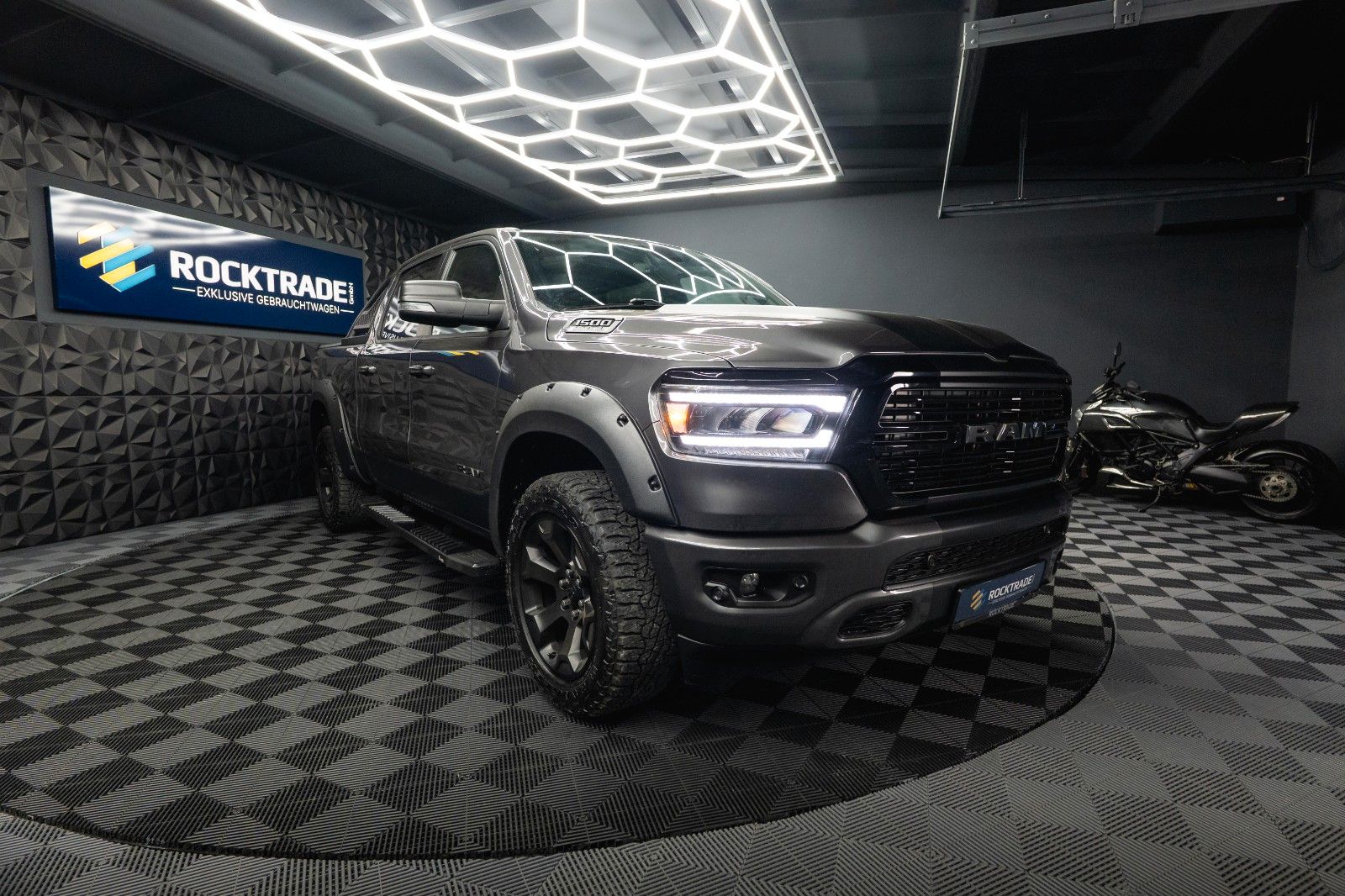 Fahrzeugabbildung Dodge RAM 5.7 V8 HEMI 4x4 OFFROAD NIGHT-Edition LED