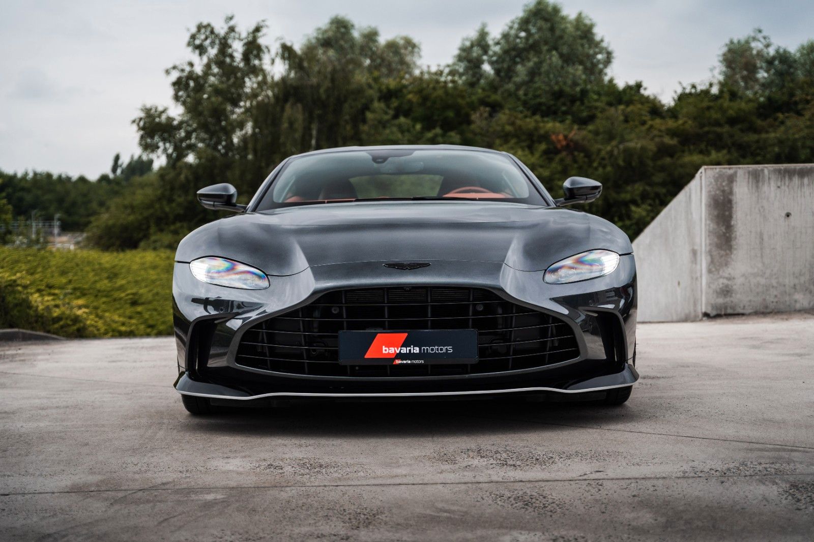 Aston Martin V12 Vantage Coupé /1 of 333/Xenon Grey/Oxide Red imagem 2