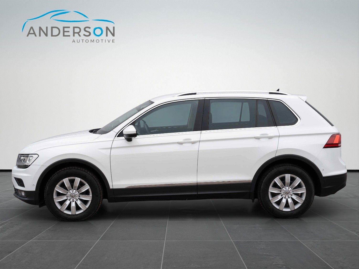 Fahrzeugabbildung Volkswagen TIGUAN 1.5 COMF KAM STHZ ERGO NAVI ACC KEYLESS