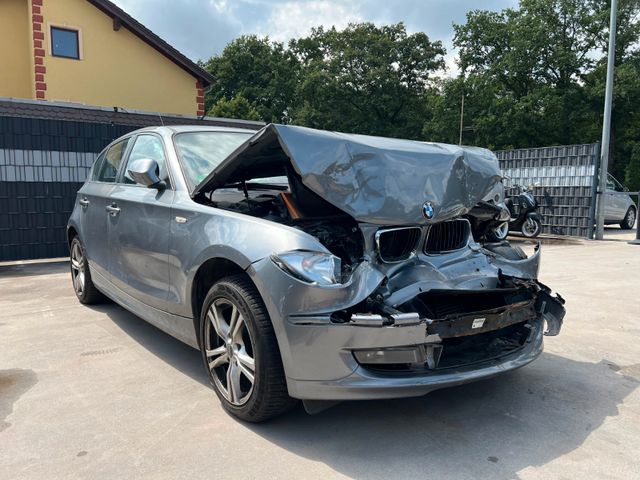 BMW 116 Baureihe 1 Lim. 116d - Motor startet!