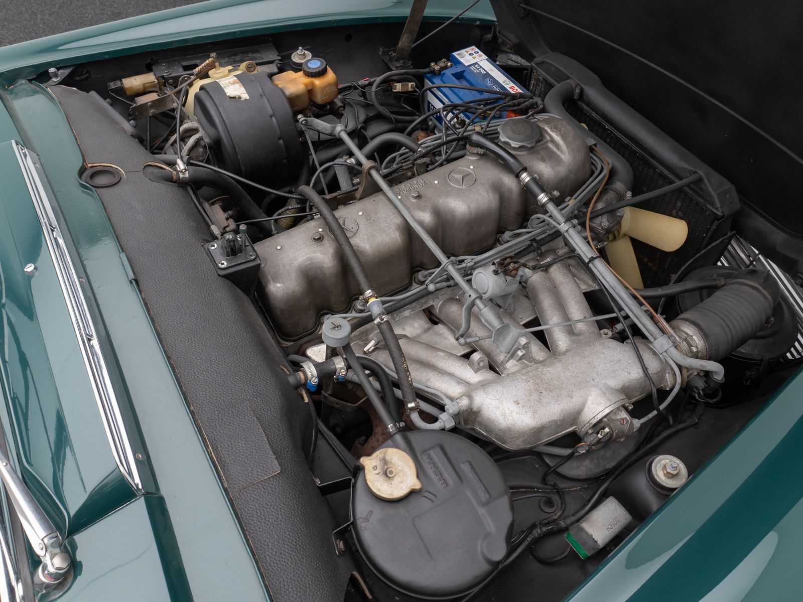 Fahrzeugabbildung Mercedes-Benz 230 SL Pagode H-Zulassung Automatik Leder W113