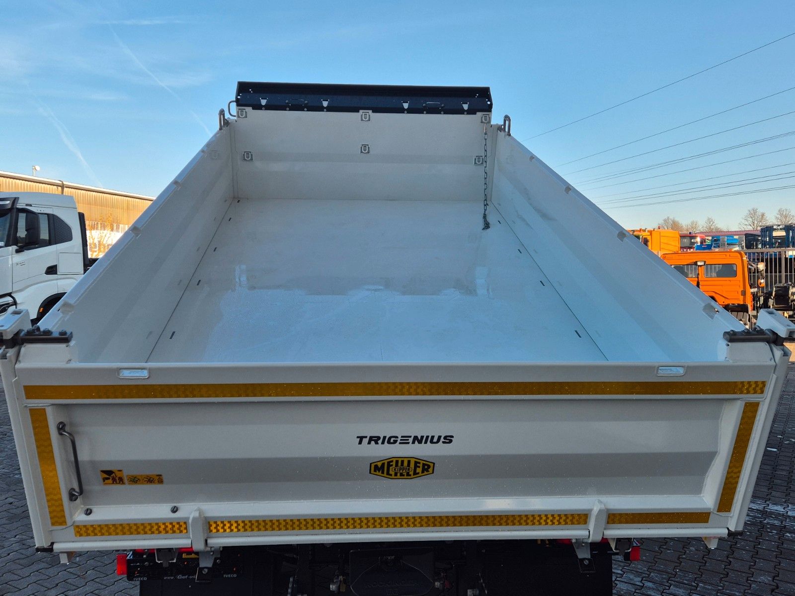 Fahrzeugabbildung Iveco AT190T36W/P 4x4 Allrad, Meiller-Dreiseitenkipper