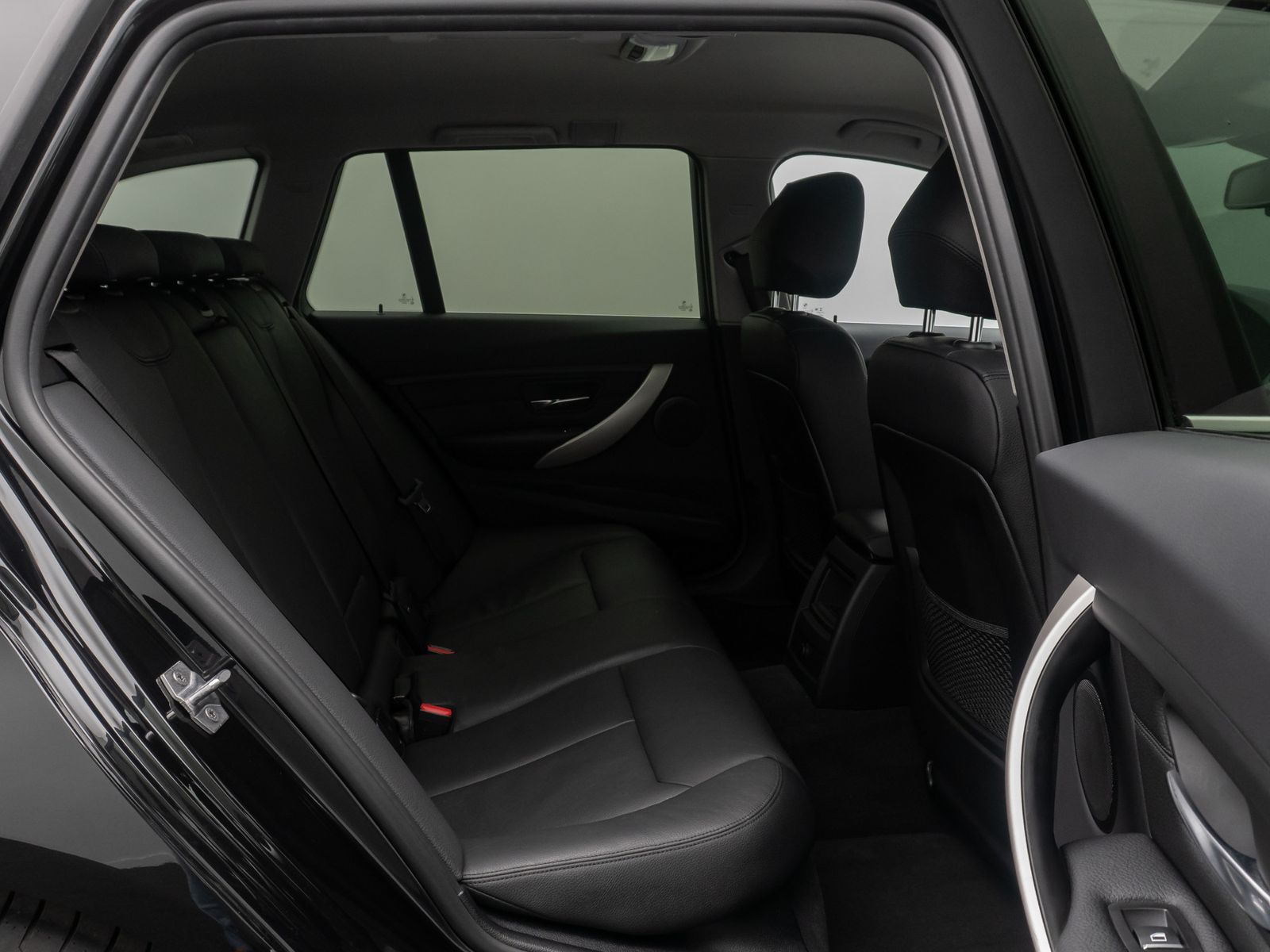 Fahrzeugabbildung BMW 320d HUD HiFi NaviPro Alarm DriveAss Komfo Leder