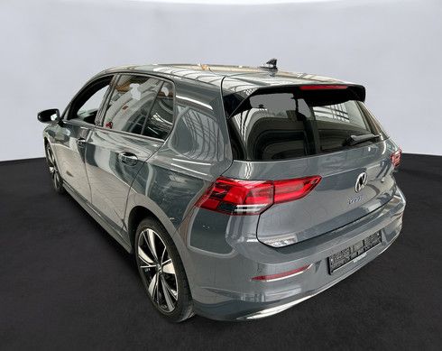 Fahrzeugabbildung Volkswagen Golf VIII GTE LED+KAMERA+ACC+APP+SHZ+18"