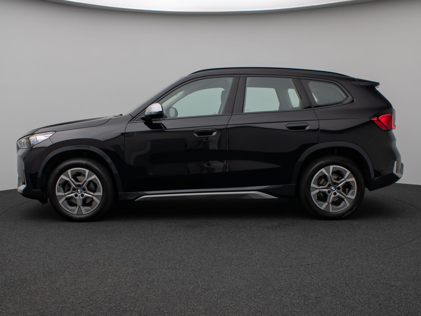Fahrzeugabbildung BMW X1 sD18i xLine Kamera DAB Komfort Alarm AHK LED