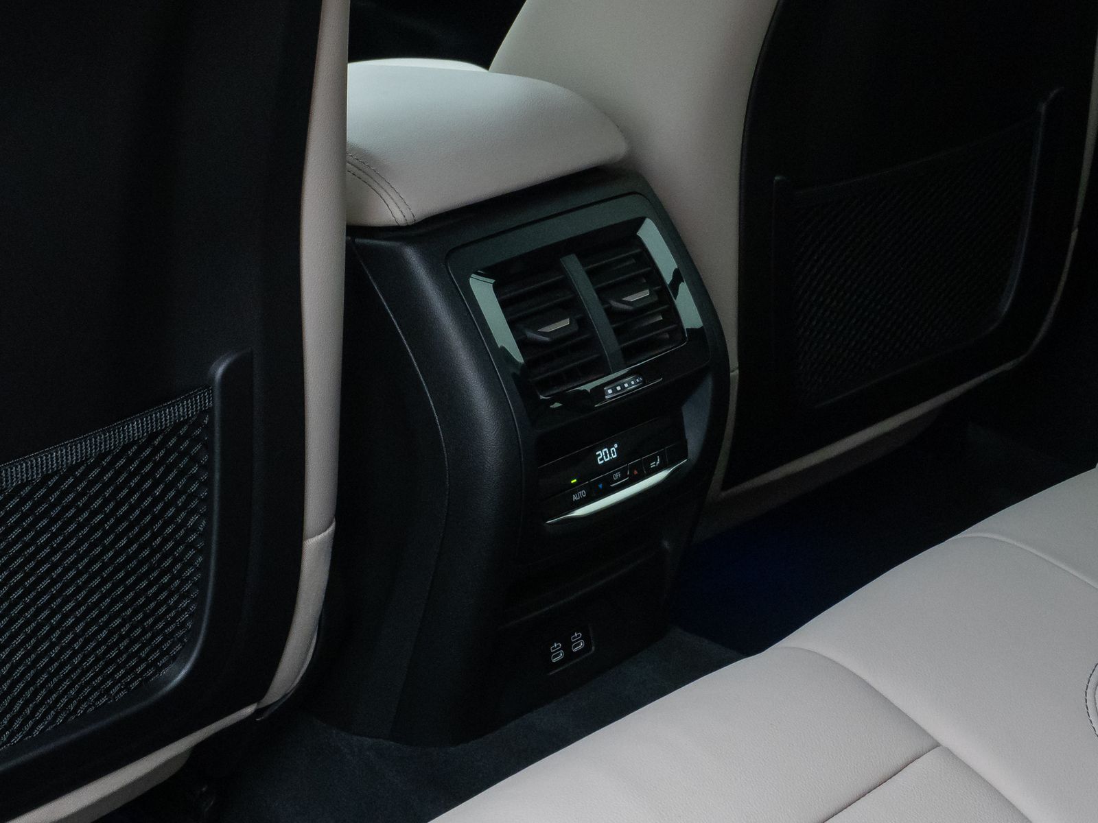 Fahrzeugabbildung BMW X4 M40i Kamera Laser HUD DAB HiFi Komfort 20Zoll