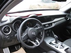 Fahrzeugabbildung Alfa Romeo Stelvio Veloce 2.2 16V AWD + Panorama