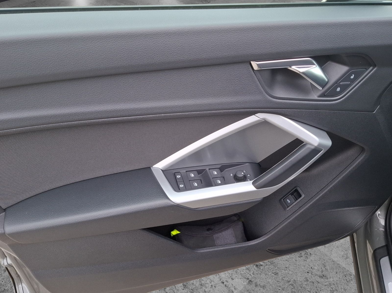 Fahrzeugabbildung Audi Q3 40 TFSI advanced S-tronic quattro LED AVC ACC