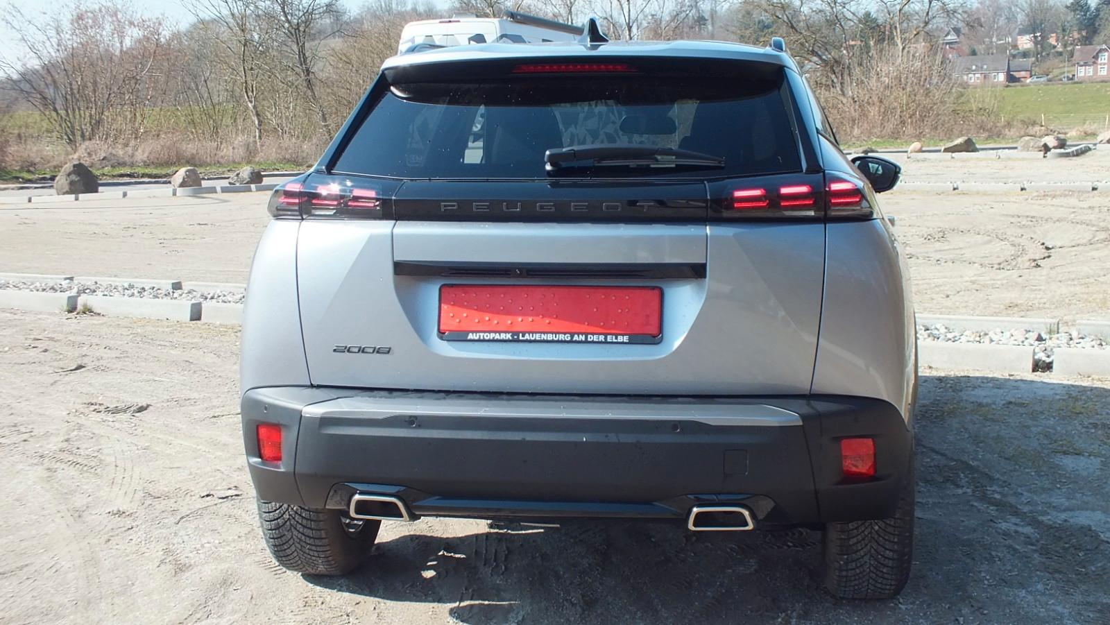 Peugeot 2008 Allure Pure Tech 130 EAT8 Automatik +Navi