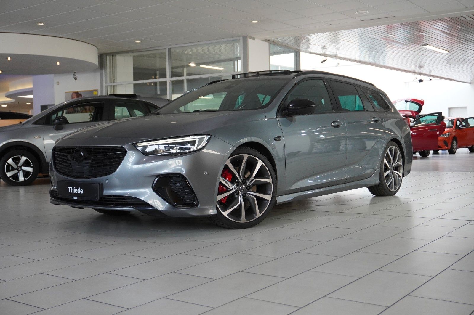 Fahrzeugabbildung Opel Insignia B ST 2.0D GSi 4X4 NAVI/LED/HUD/PANO/AHK