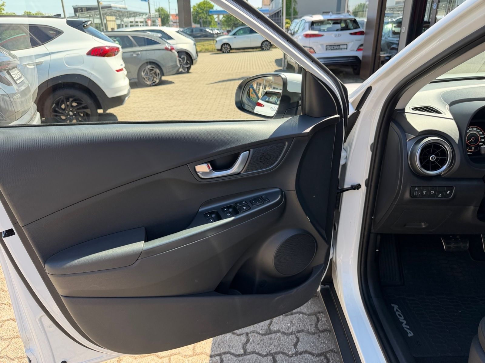 Fahrzeugabbildung Hyundai KONA Select Elektro 11 kW OBC Sitzheizung