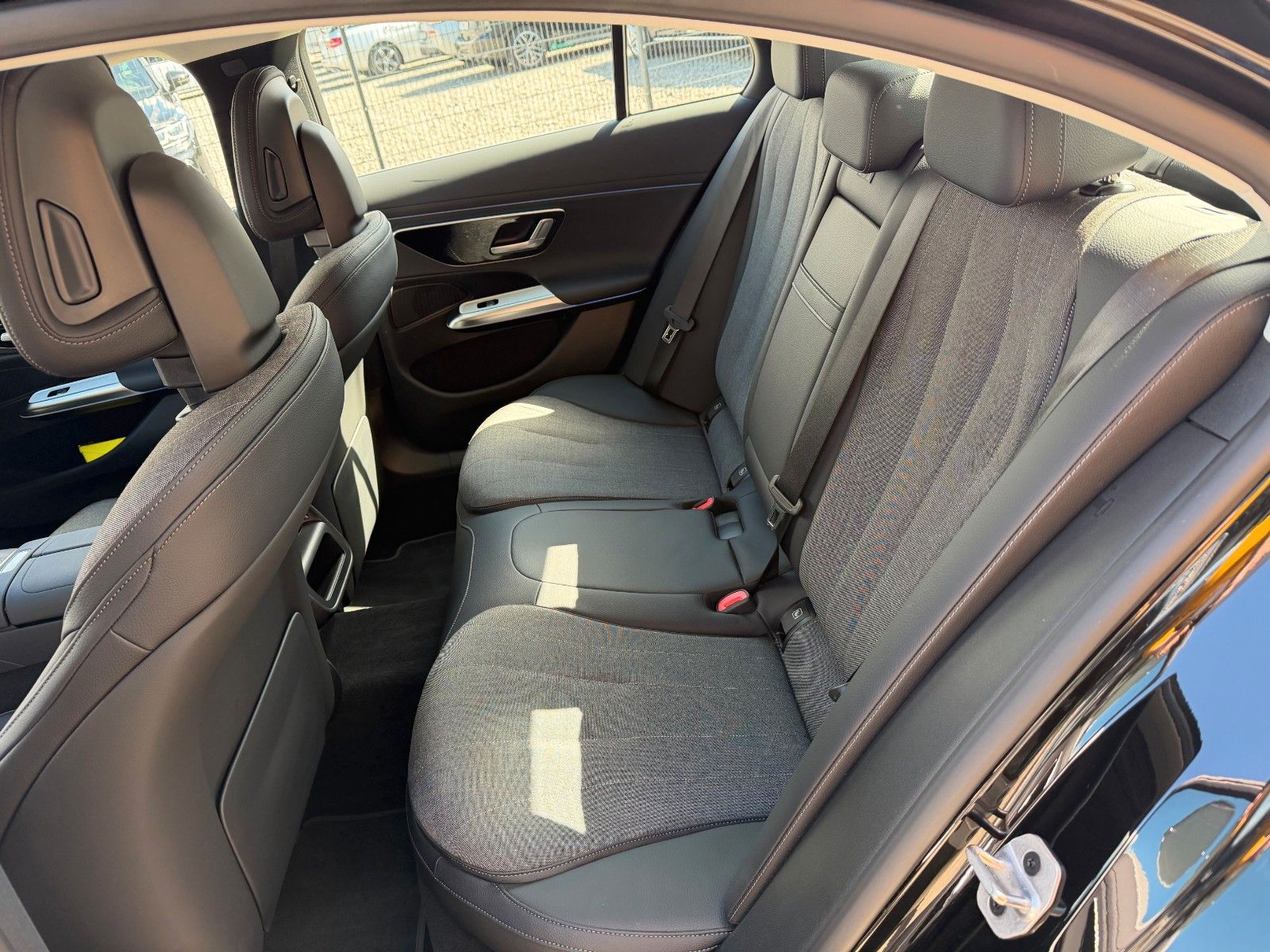 Fahrzeugabbildung Mercedes-Benz E 200 Limousine Avantgarde Advanced Plus