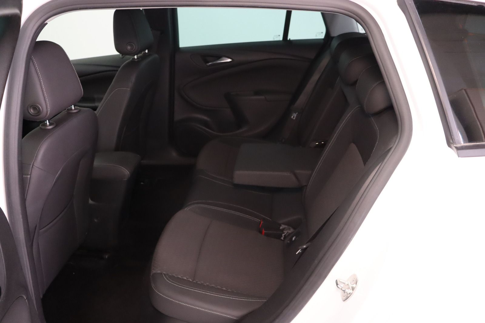 Fahrzeugabbildung Opel Astra K Sports Tourer 1.4 Turbo * LED Matrix * I
