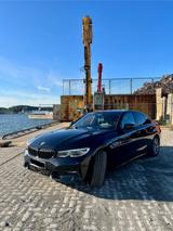 BMW 330e Sport Line PANO/ H&K/ HUD/ LASERLICHT - BMW 330 mit Hybrid-Antrieb: Head-Up Display