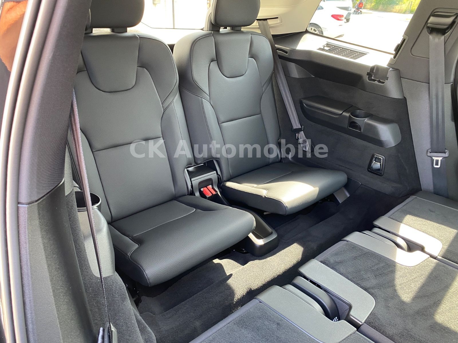 Fahrzeugabbildung Volvo XC90 T8 Core Recharge Plug-In Hybrid AWD/7 Sitze