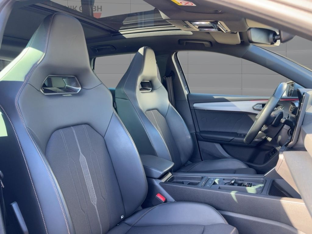 Fahrzeugabbildung CUPRA Leon VZ e-Hybrid, Allwetter, Panoramadach, Navi,