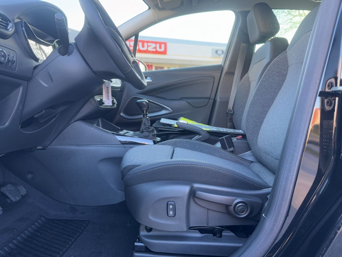 Fahrzeugabbildung Opel Crossland Elegance 1.2 Turbo  SHZ+LHZ+Kamera