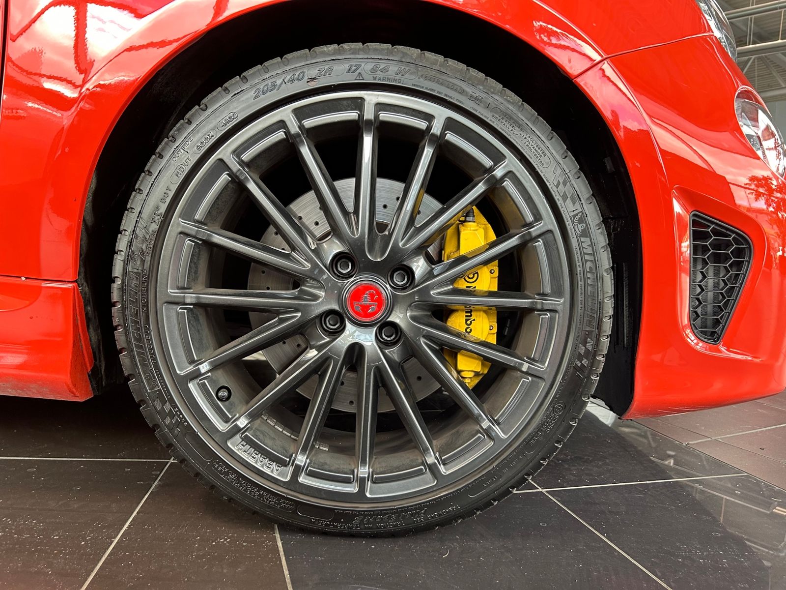 Fahrzeugabbildung Abarth 695C Turismo BEATS NAVI XENON