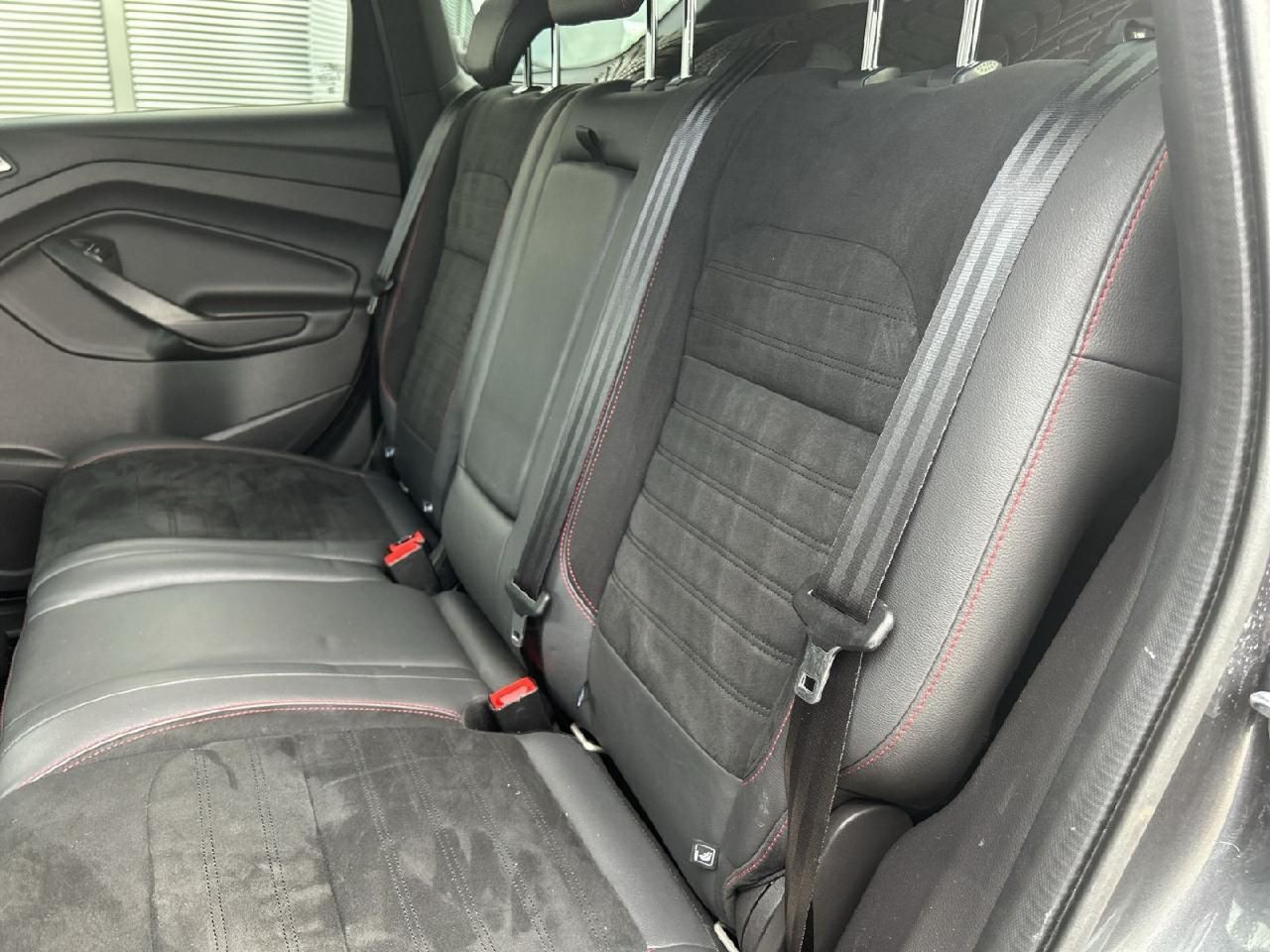 Fahrzeugabbildung Ford Kuga ST-Line, AHK
