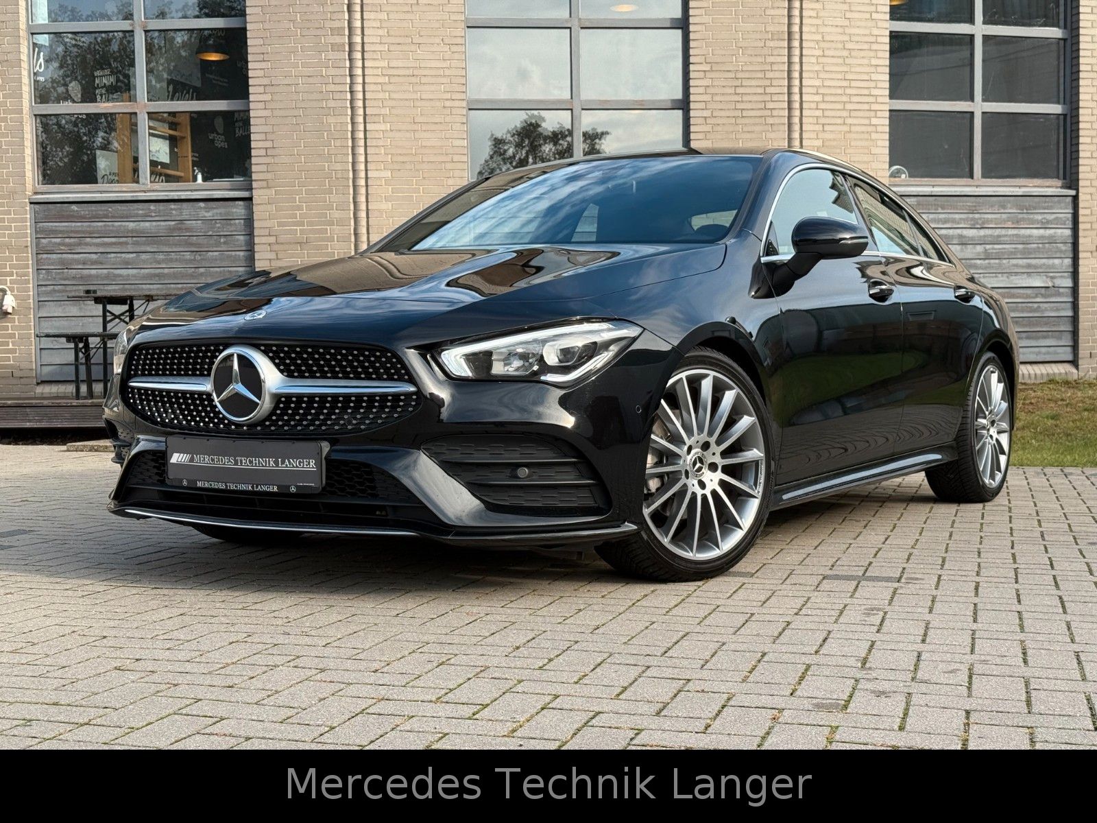 MERCEDES-BENZ CLA 200 AMG LINE/SERVICE NEU/GARANTIE