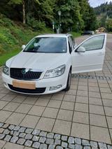 Skoda Octavia 1.6 TDI 4x4 Ambiente Combi Ambiente - Skoda Octavia mit Diesel-Antrieb: Allradantrieb, Kombi, 1.6