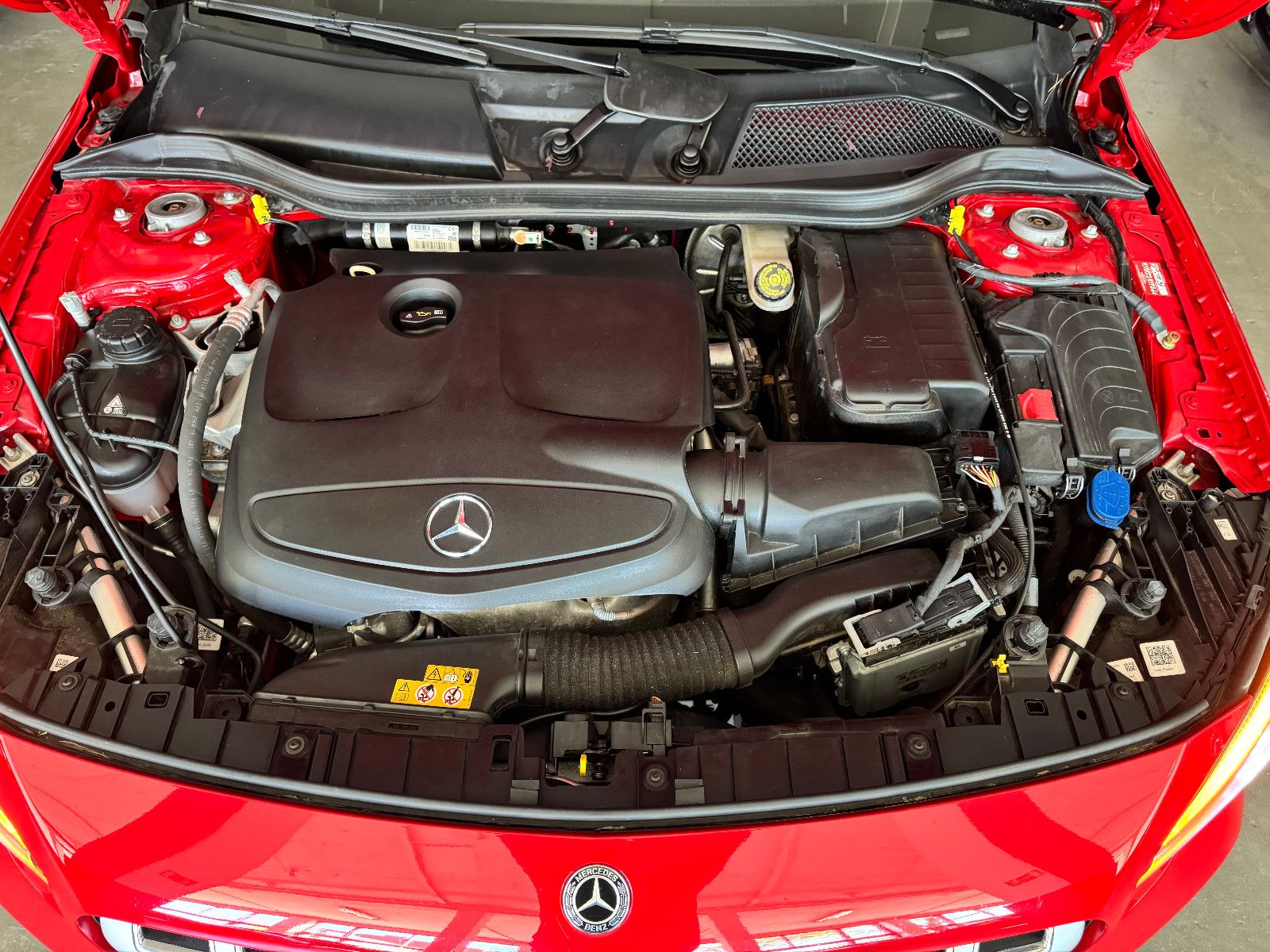 Fahrzeugabbildung Mercedes-Benz GLA 200 7G-DCT SPORTPAKET URBAN NAVI LED KAMERA