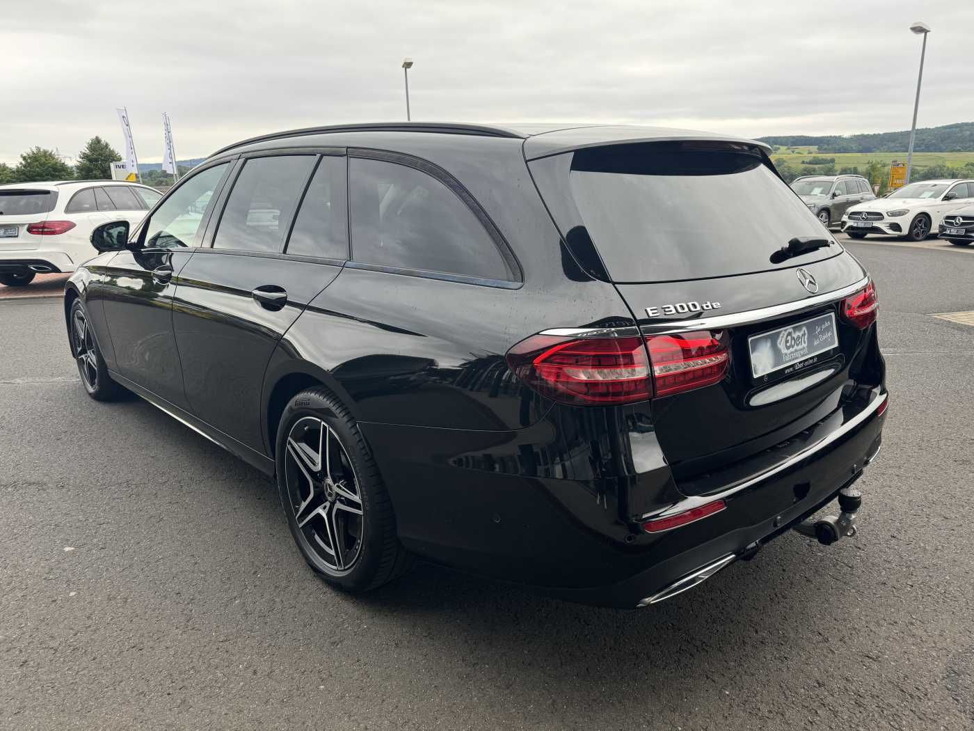 Fahrzeugabbildung Mercedes-Benz E 300de T AMG+Pano+DistrPlus+Night +AHK+360+Ambi