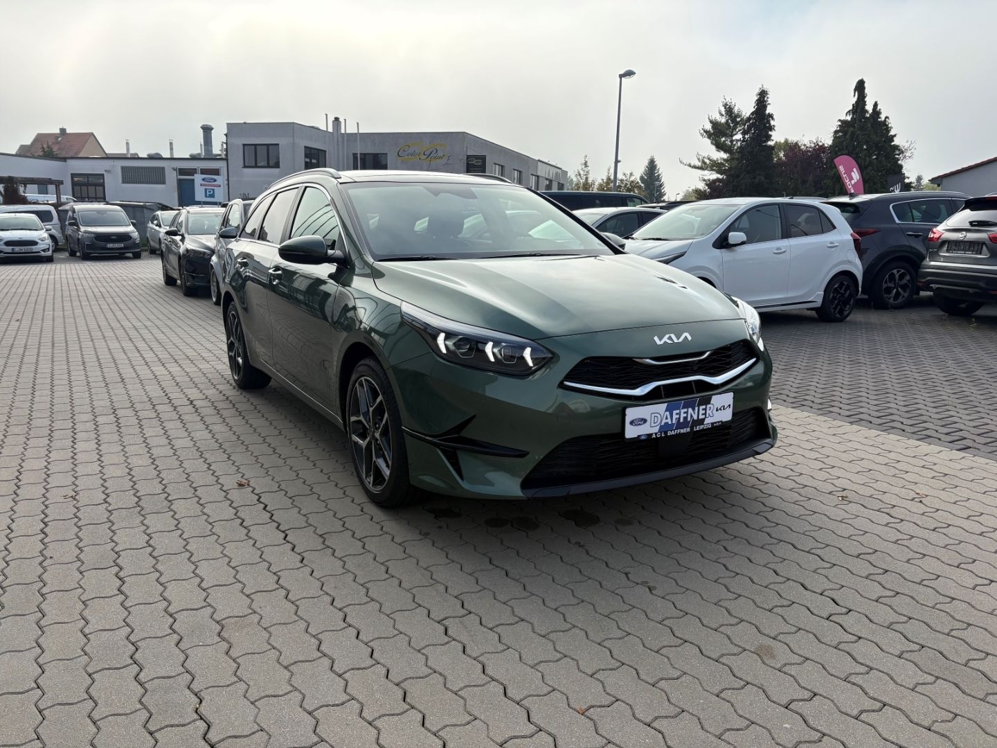Fahrzeugabbildung Kia Ceed_sw Platinum Edition 1.5 T-GDI P4 TotWinkAss