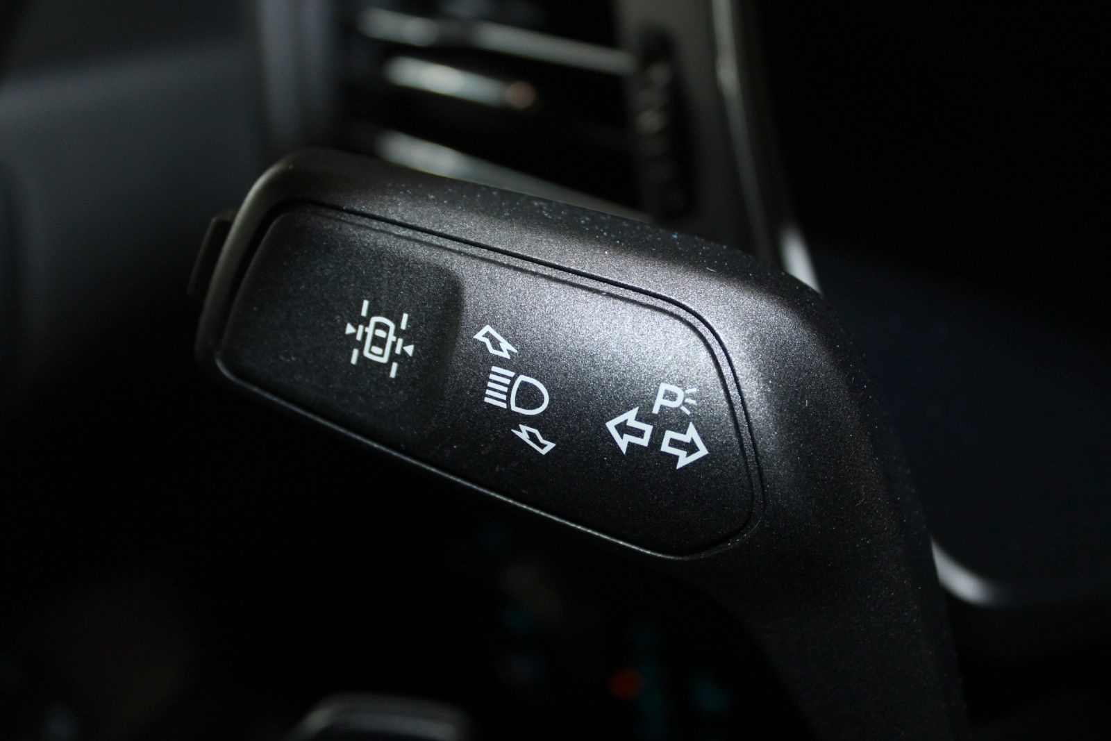 Fahrzeugabbildung Ford Kuga Vignale Aut. AWD LED AHK HUD 2xCAM B&O uvm.