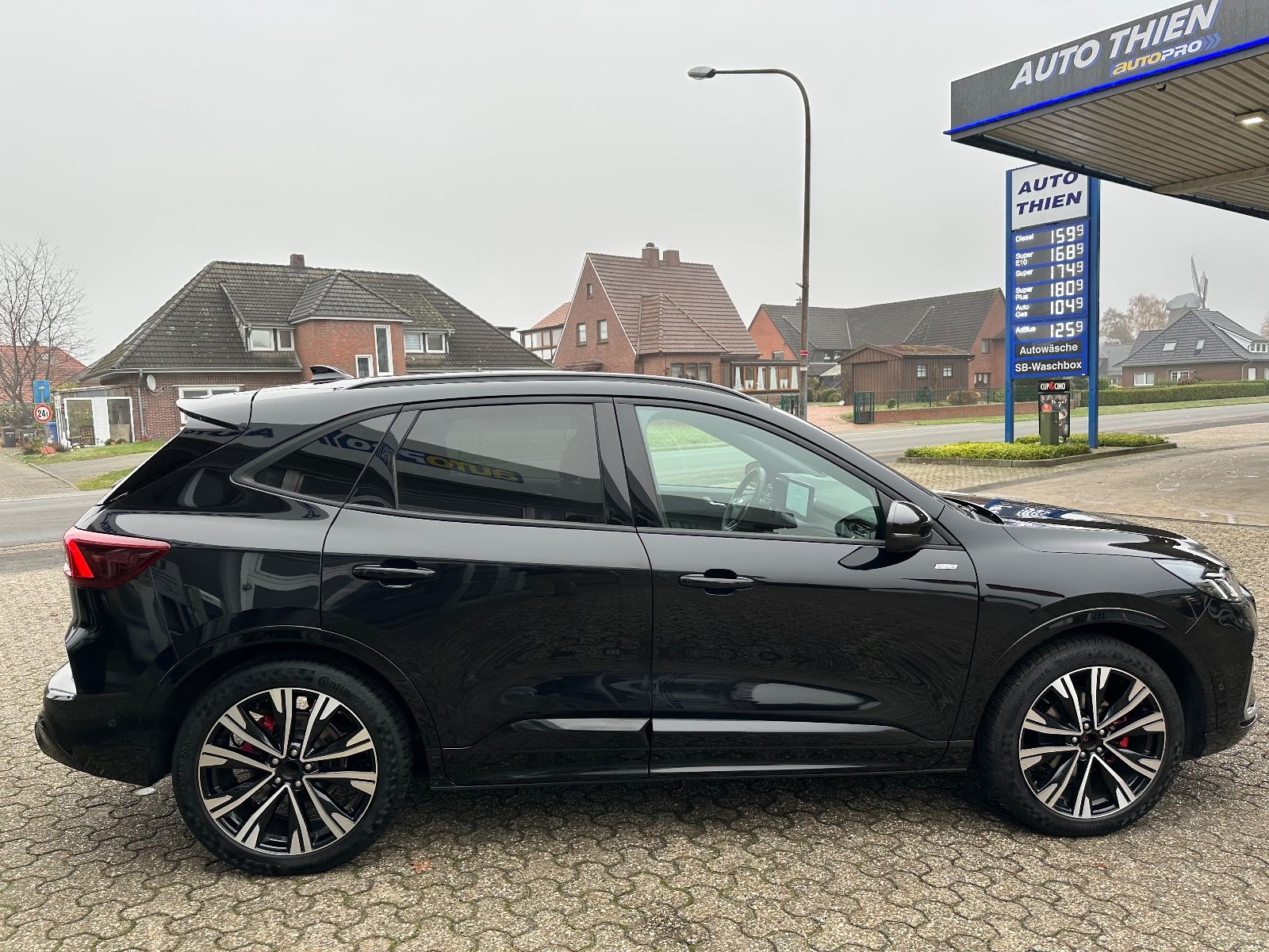 Fahrzeugabbildung Ford Kuga 1.5 EB ST Line X Pano/Matrix/HUD/B&O