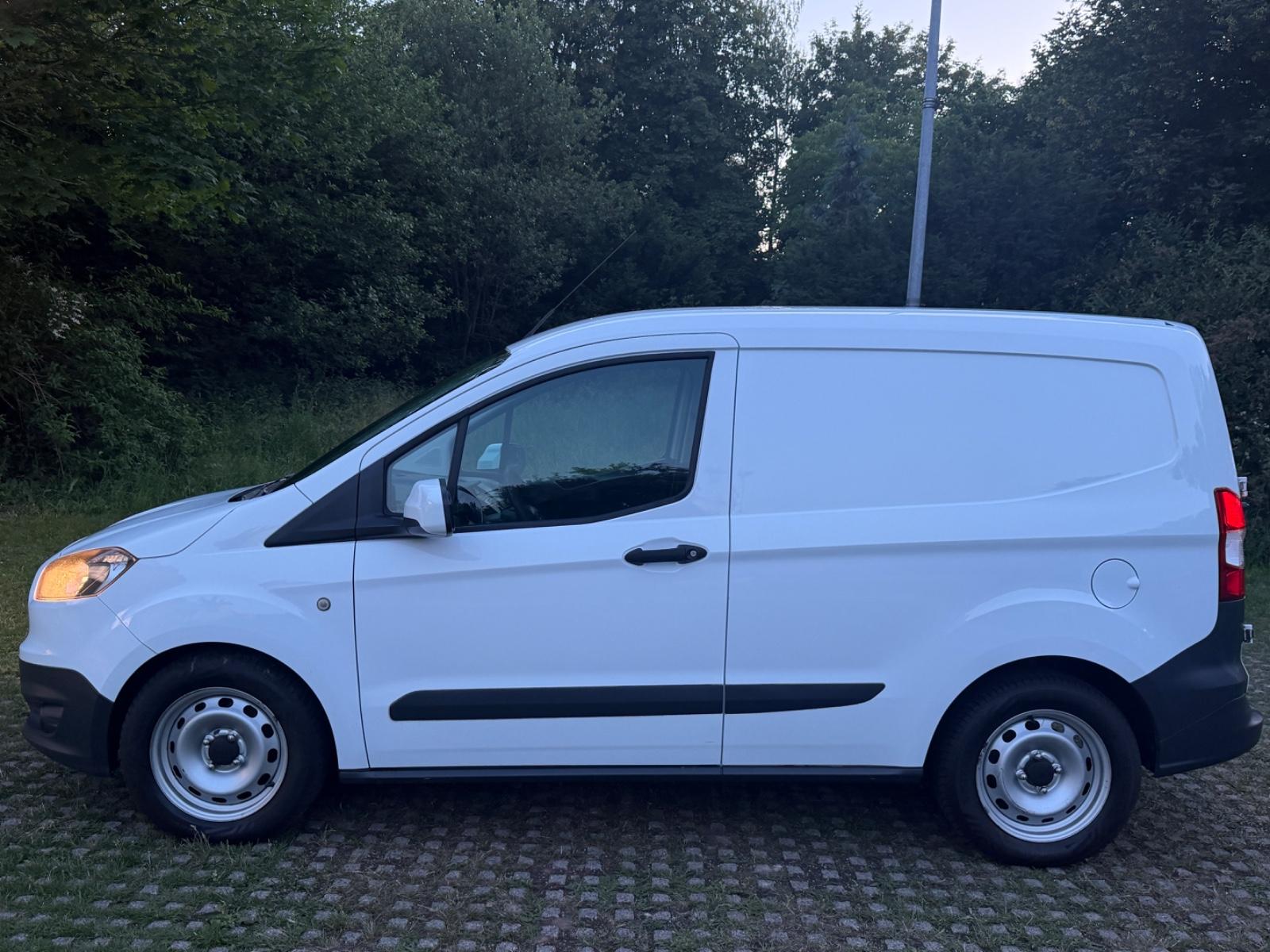 Ford Transit Courier Benziner *Euro6 *USB *El.Fenster