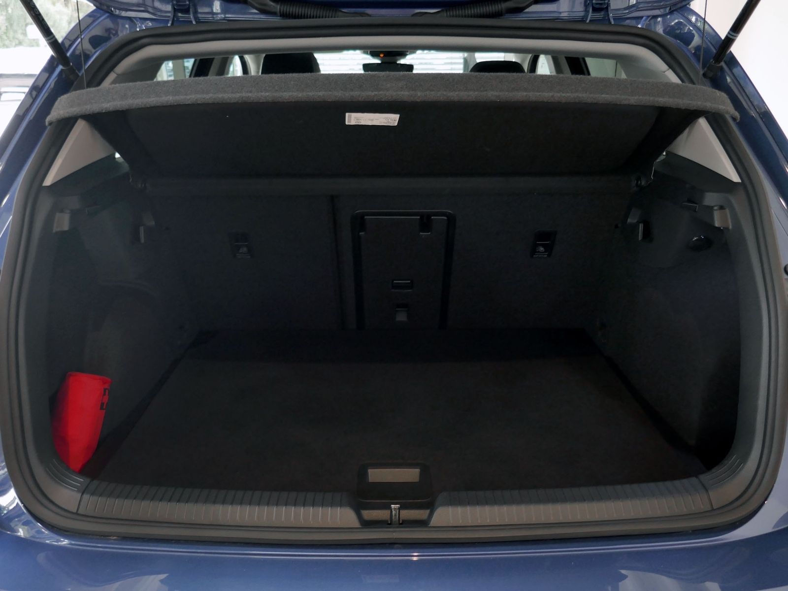 Fahrzeugabbildung Volkswagen Golf VIII Style 1.5 eTSI DSG | LED RFK ACC Navi