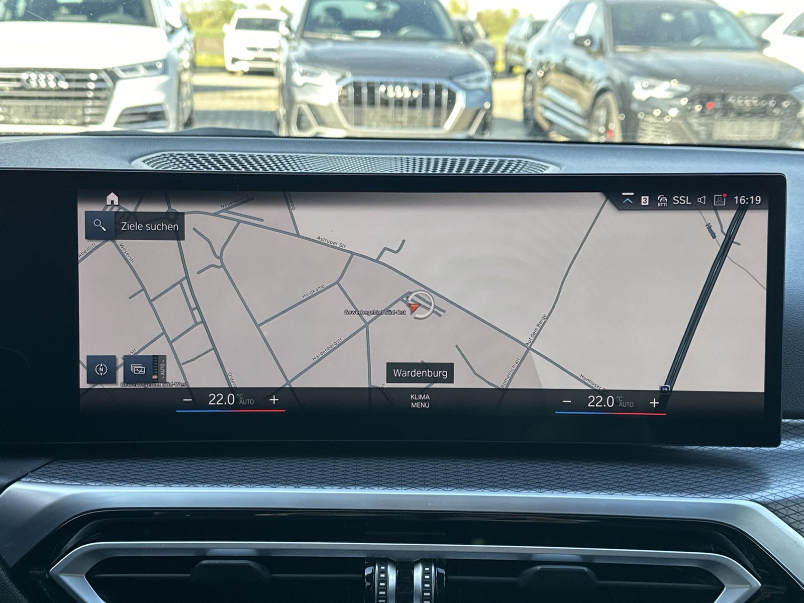 Fahrzeugabbildung BMW 320d Touring M-Sport NAV+LED+ACC+PANO+H&K+KAMERA