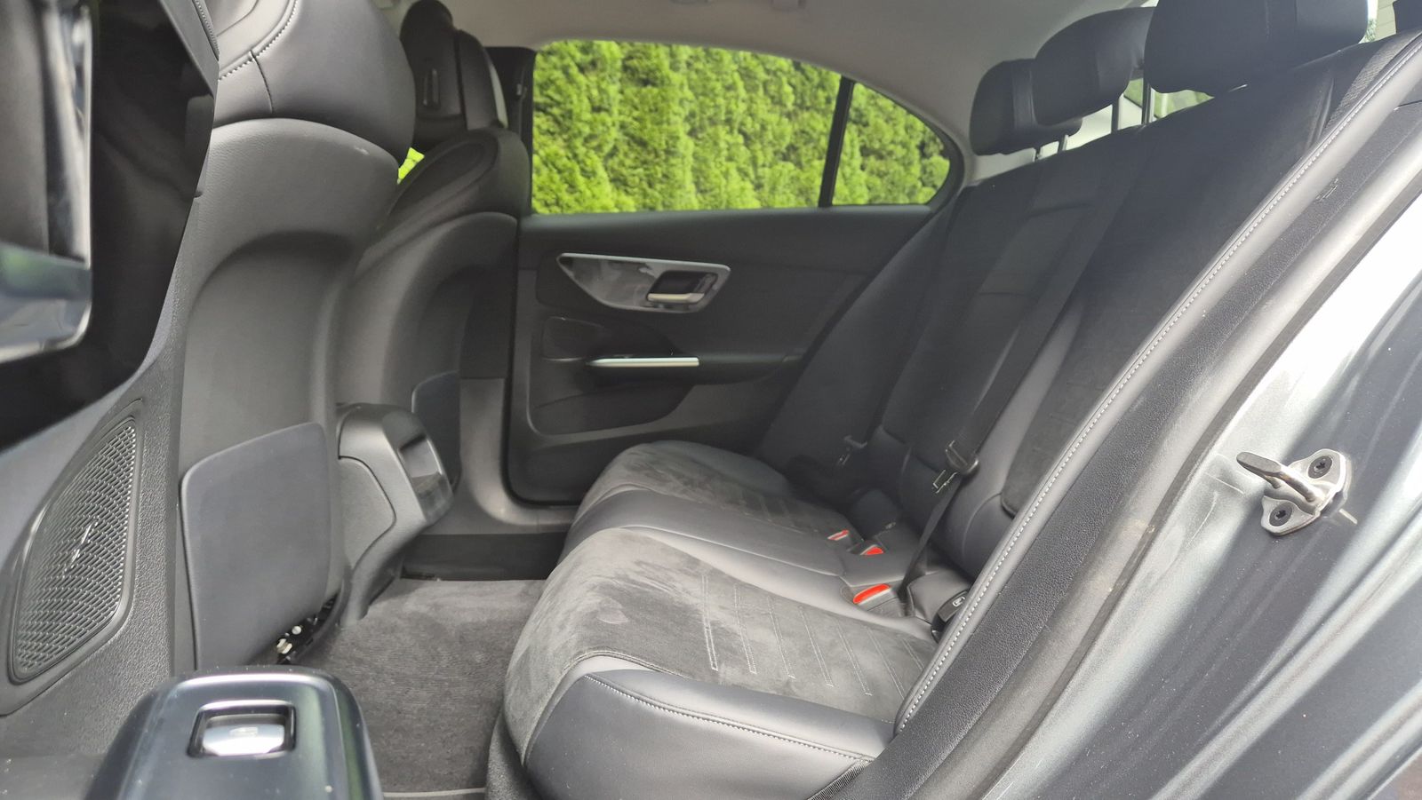Fahrzeugabbildung Mercedes-Benz C 180 Lim. 9G AMG LINE NIGHT+LED+MBUX+KAMERA+SHZ