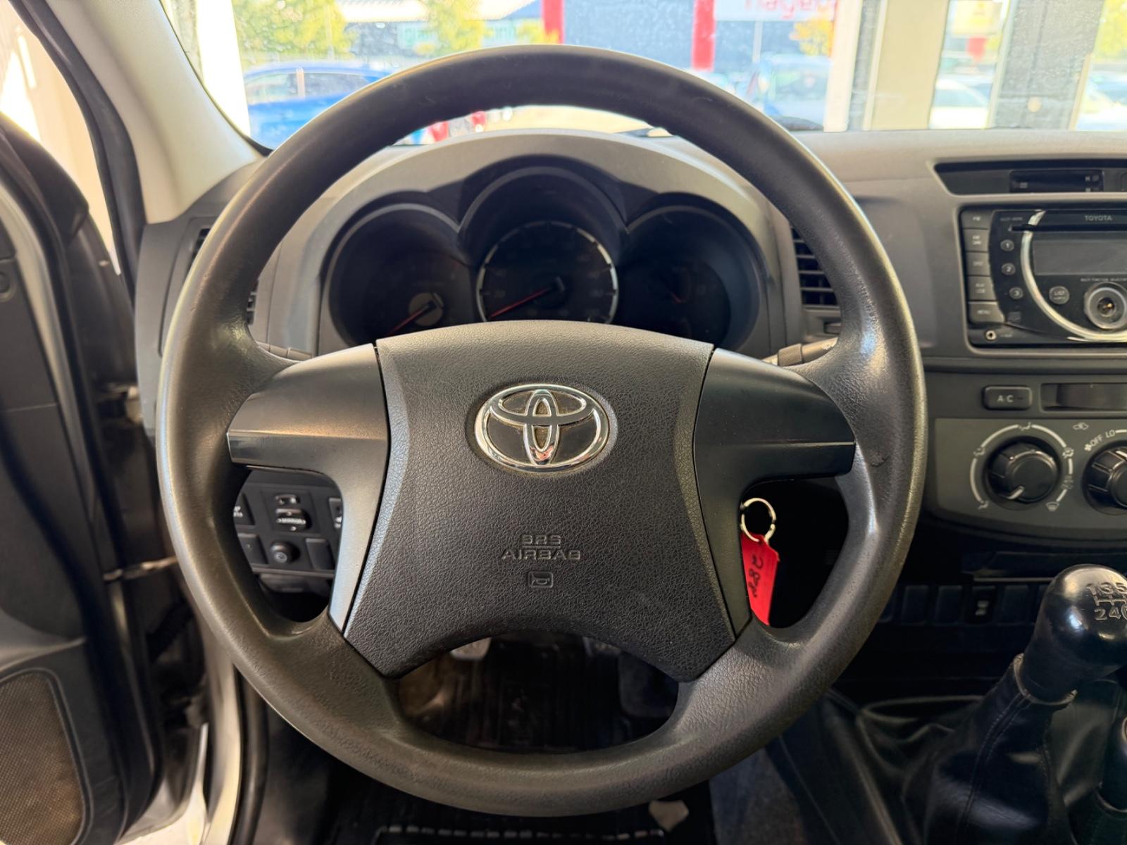 Toyota Hilux Double Cabine 2.5 D-4D | 144 ch | BVM | Feux diurnes LED | Vitres surteintées | Blocage de différentiel arrière