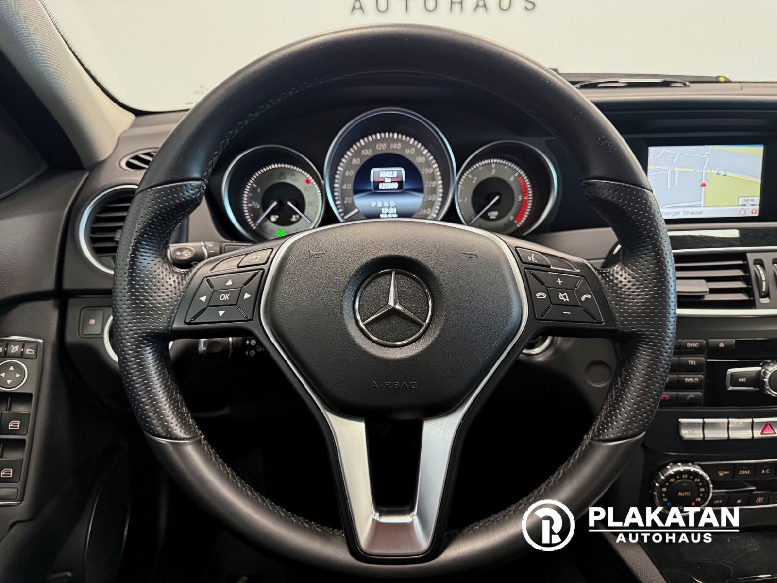 Fahrzeugabbildung Mercedes-Benz C 350 CDI Navi Tempomat Bi-Xenon MB-Service