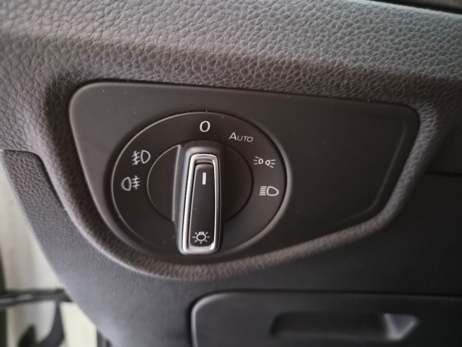 Fahrzeugabbildung Volkswagen Touran IQ.DRIVE / 1. HAND / MWST