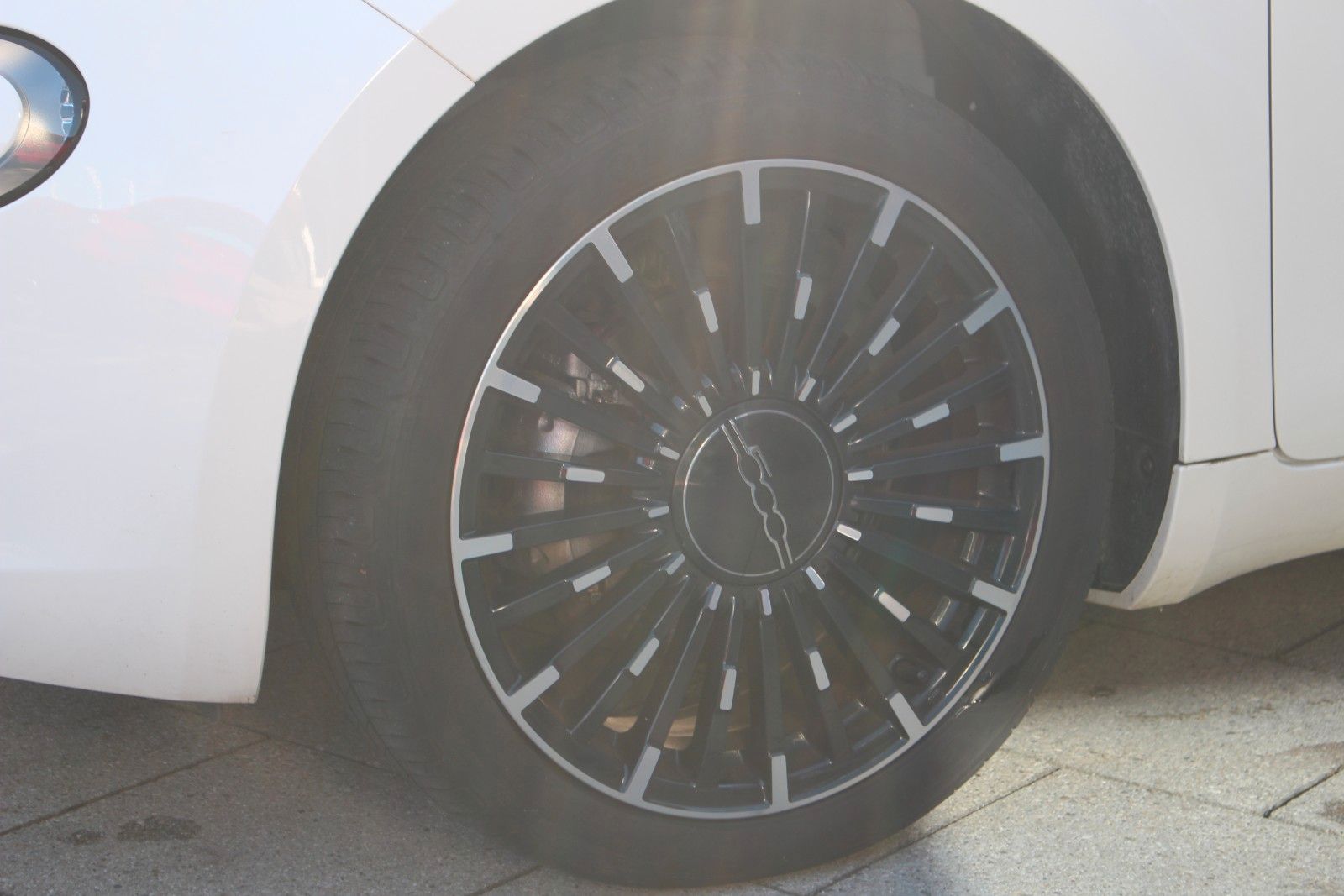 Fiat 500eCARPLAY/SOH 97,3% / 17" ALU imagem 2