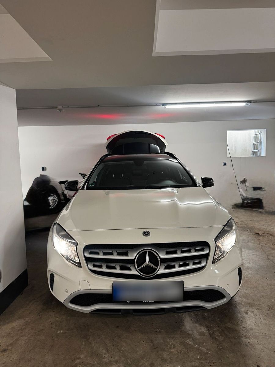MERCEDES-BENZ Auto / Mercedes Benz GLA