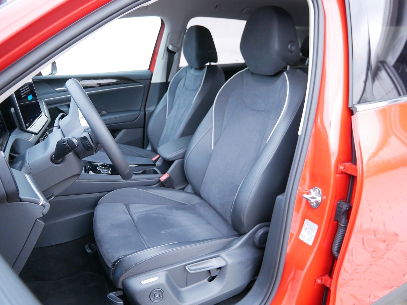 Fahrzeugabbildung Volkswagen Tiguan 1.5 eTSI Elegance NEU55T DSG Standheiz AH