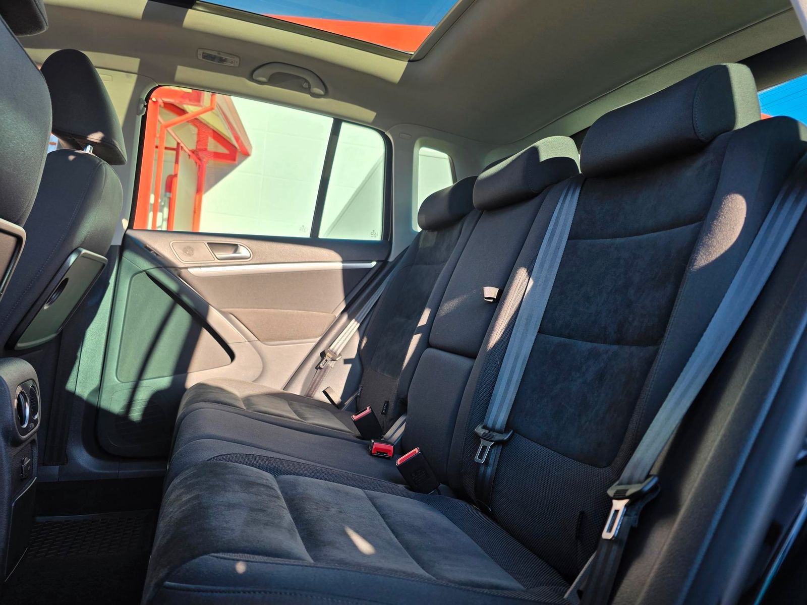 Fahrzeugabbildung Volkswagen Tiguan 2.0 TDI 4x4/Bi-Xenon/Navi/Pano/Ahk