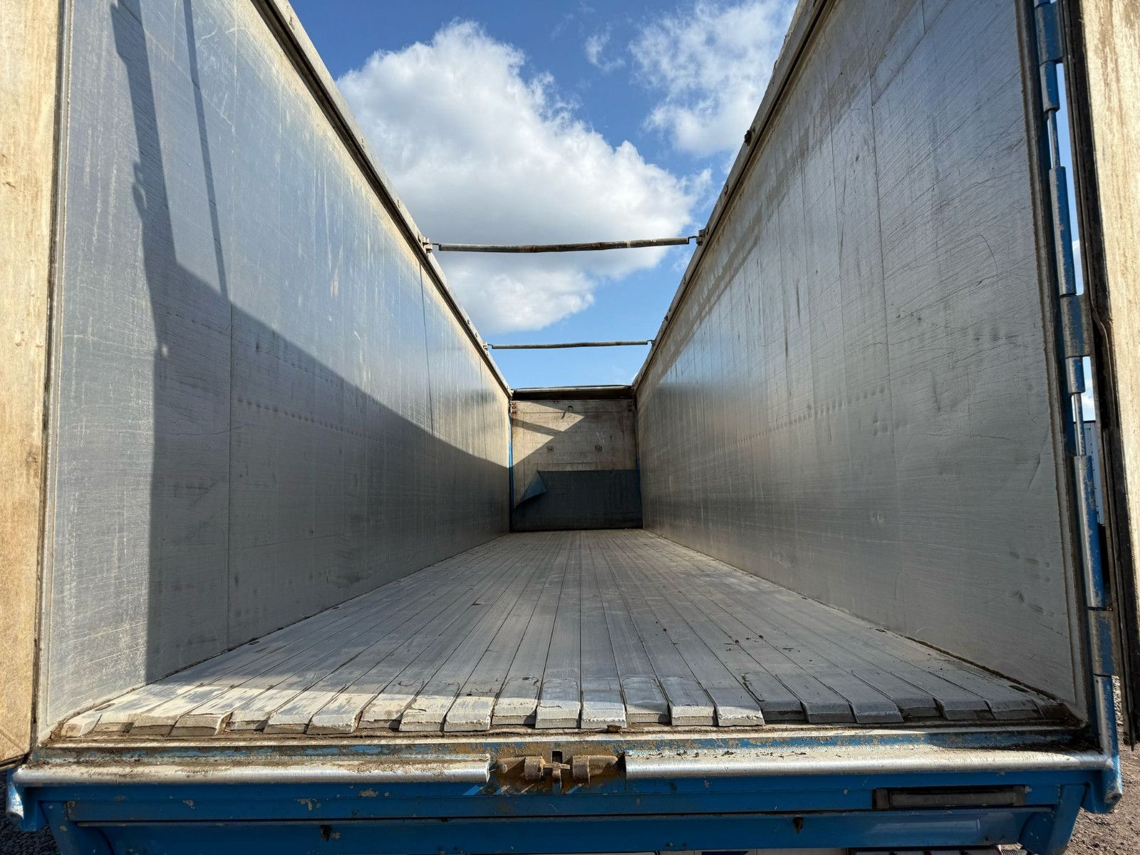 Fahrzeugabbildung Knapen K100 Schubboden 92m³ Powersheet 10mm Boden
