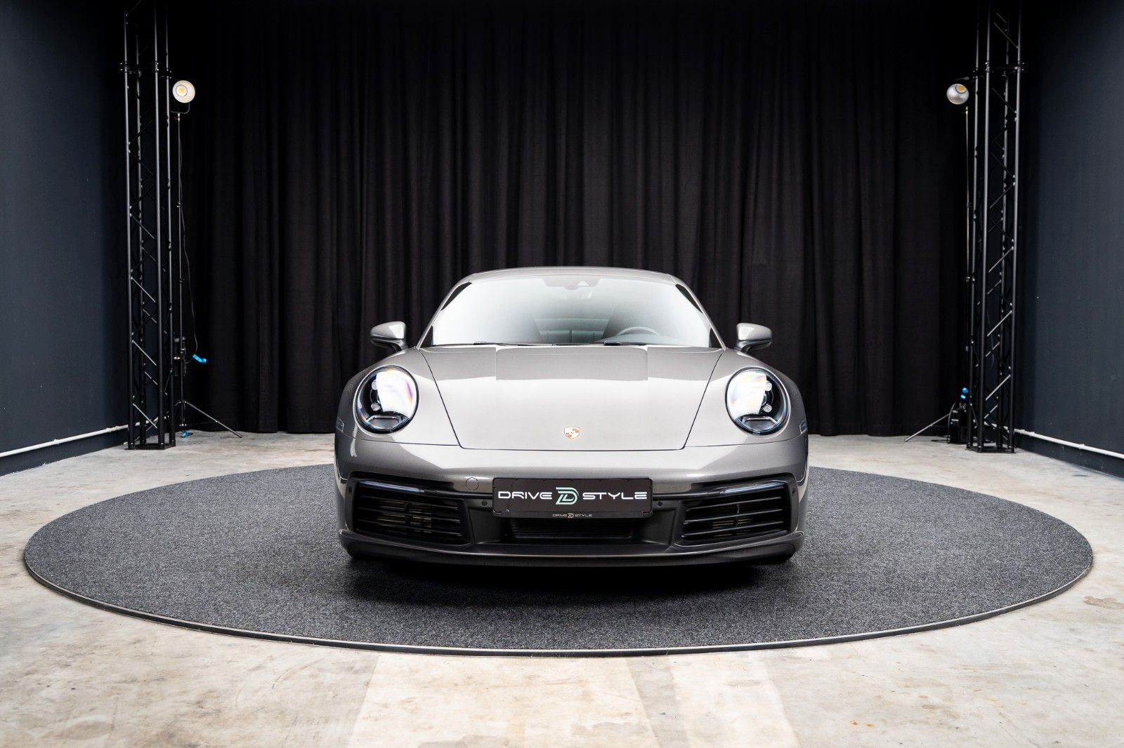 Fahrzeugabbildung Porsche 992 + 1. Hand + 16.050 km + Schiebedach + PDK
