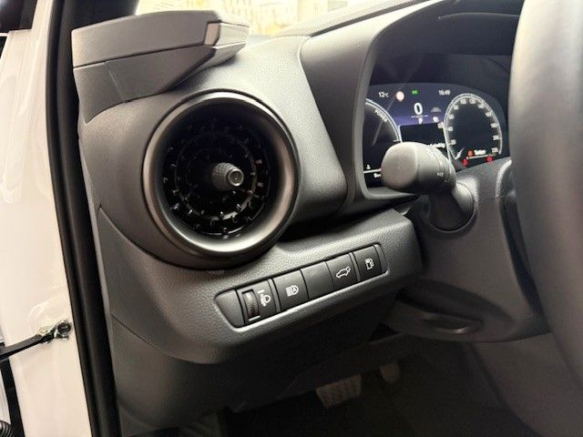 Fahrzeugabbildung Toyota C-HR Teamplayer 2.0l Hybrid 197PS Kamera/LED!