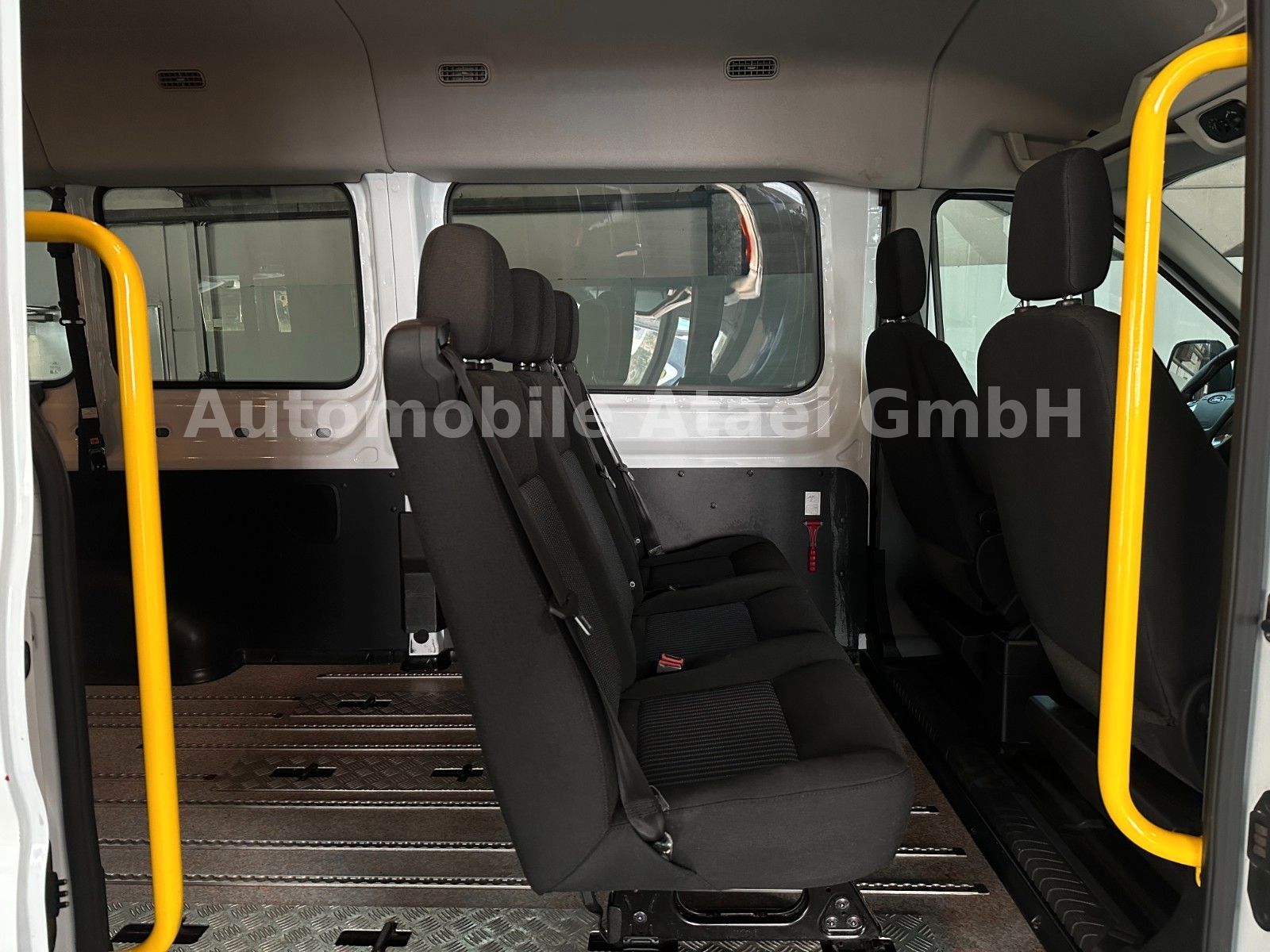 Fahrzeugabbildung Ford Transit Kombi 350 L3H2 *Rollstuhl-Rampe* (8131)